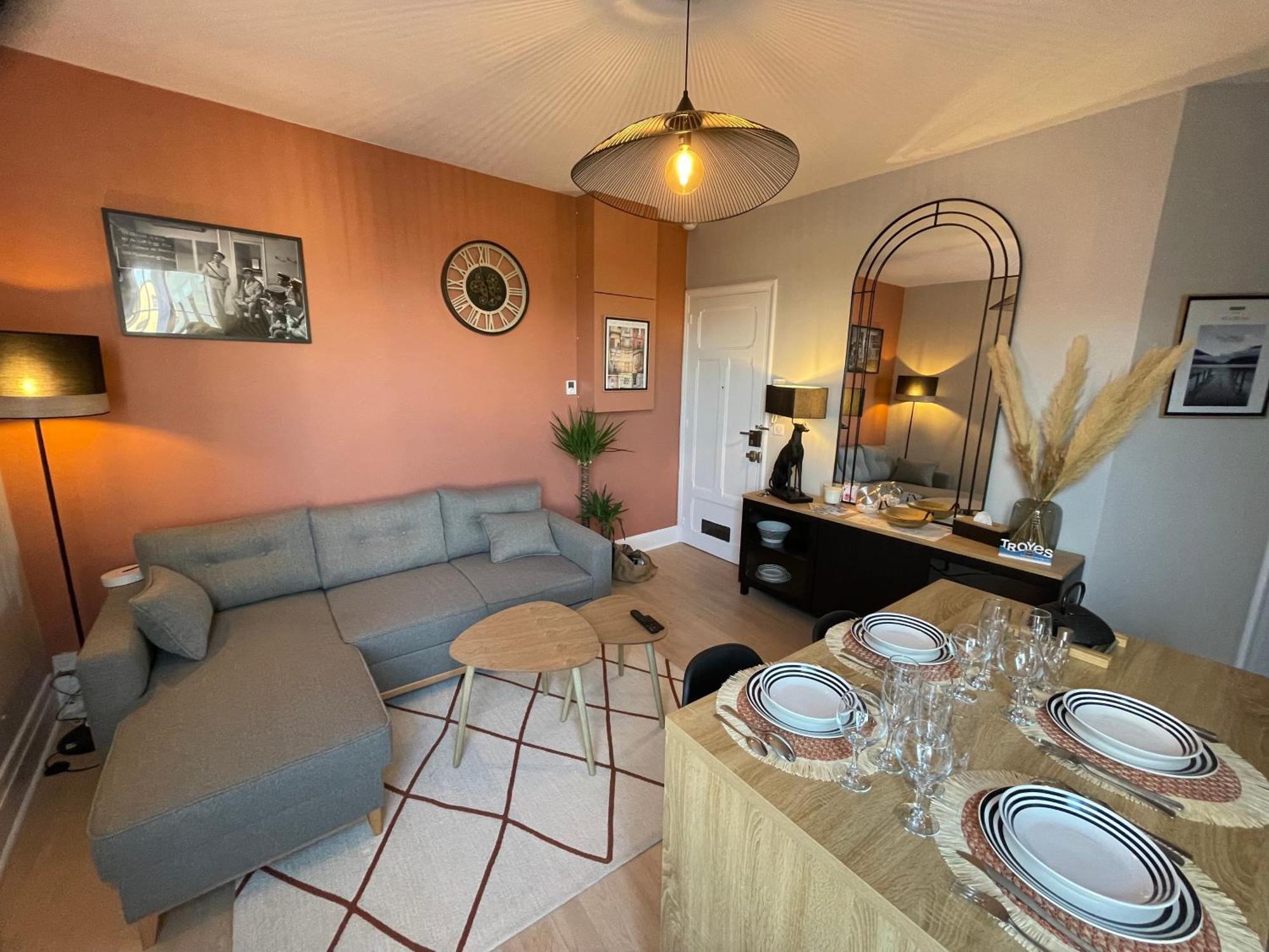 Le Treize Au Coeur Du Bouchon Apartamento Troyes Exterior foto