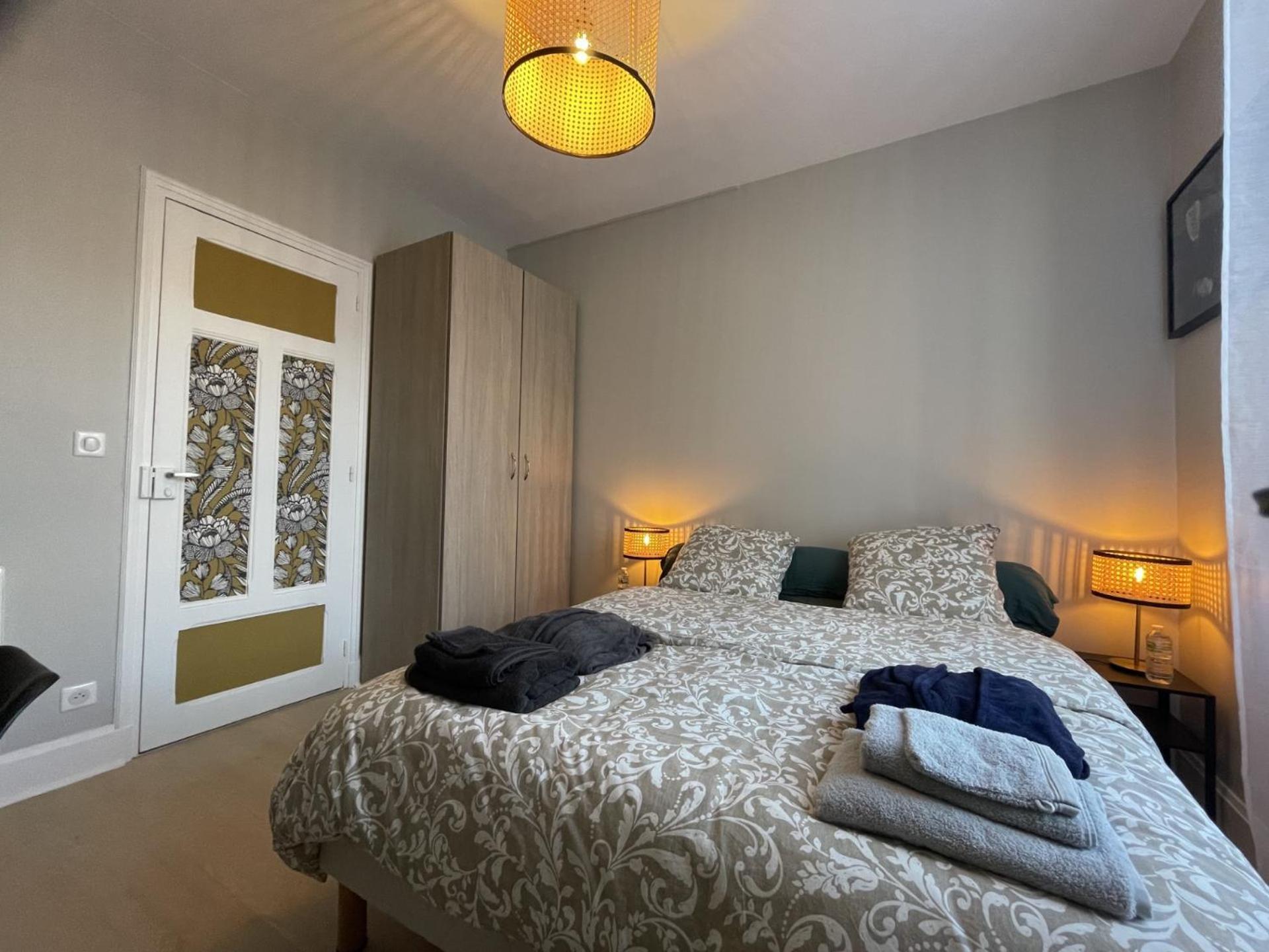 Le Treize Au Coeur Du Bouchon Apartamento Troyes Exterior foto