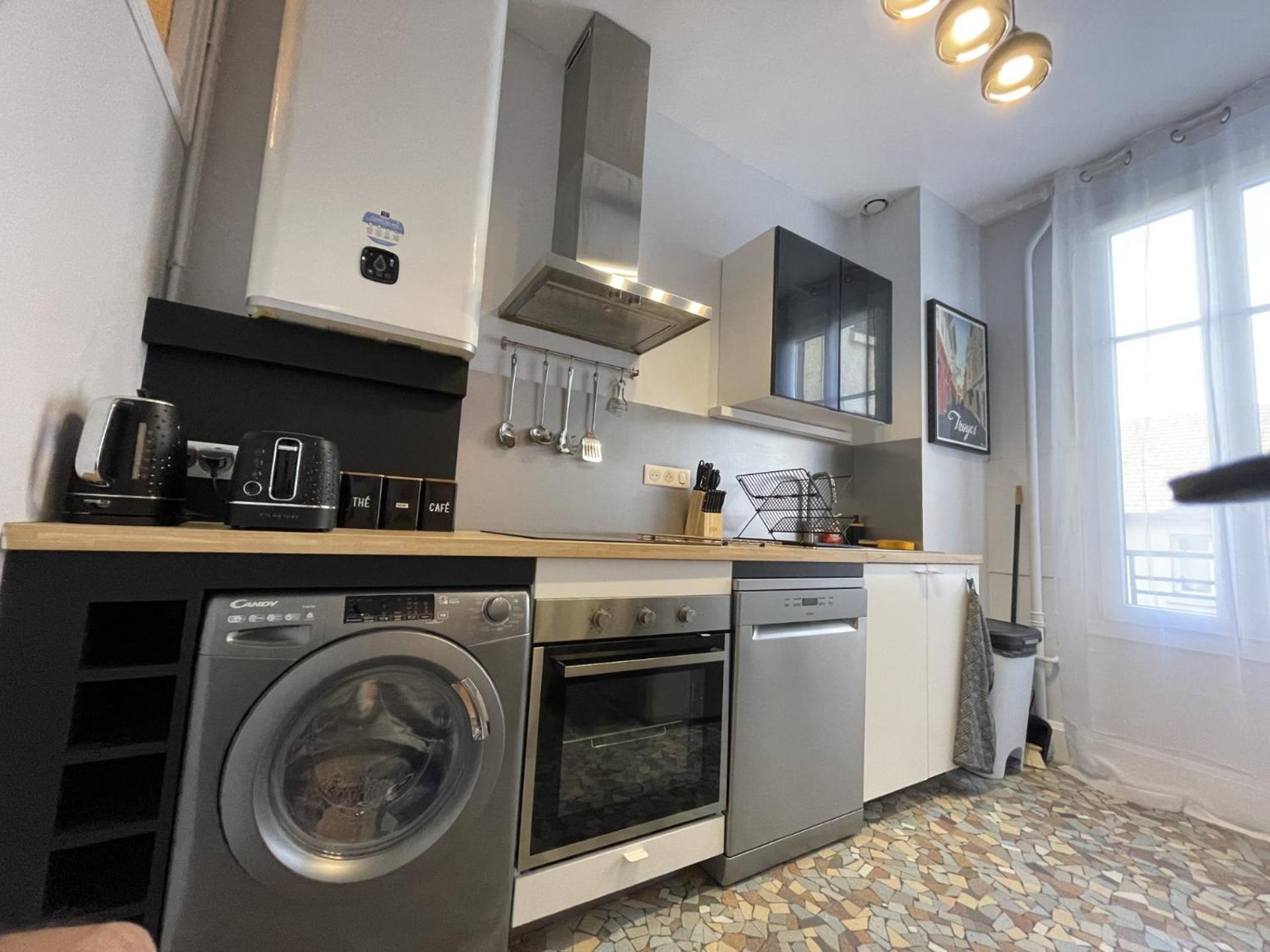 Le Treize Au Coeur Du Bouchon Apartamento Troyes Exterior foto