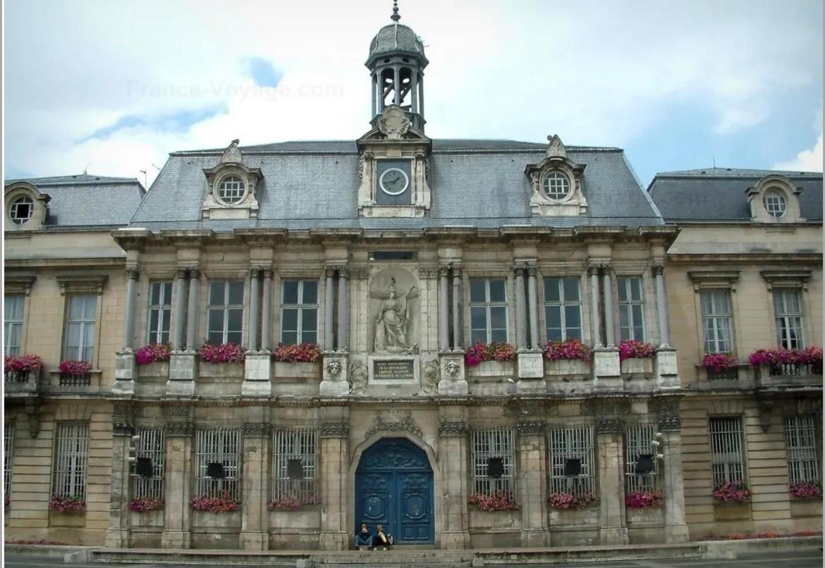 Le Treize Au Coeur Du Bouchon Apartamento Troyes Exterior foto