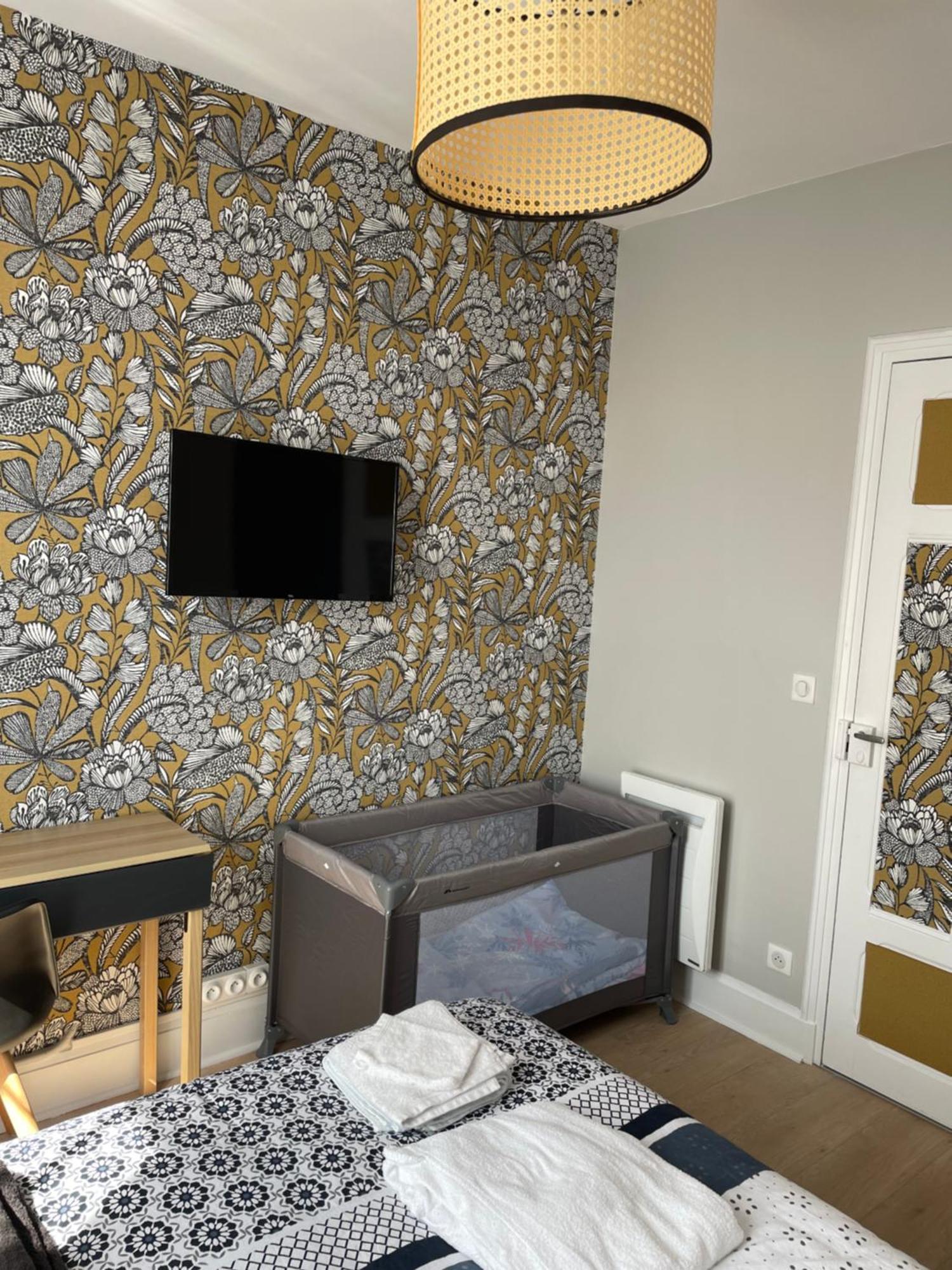 Le Treize Au Coeur Du Bouchon Apartamento Troyes Exterior foto